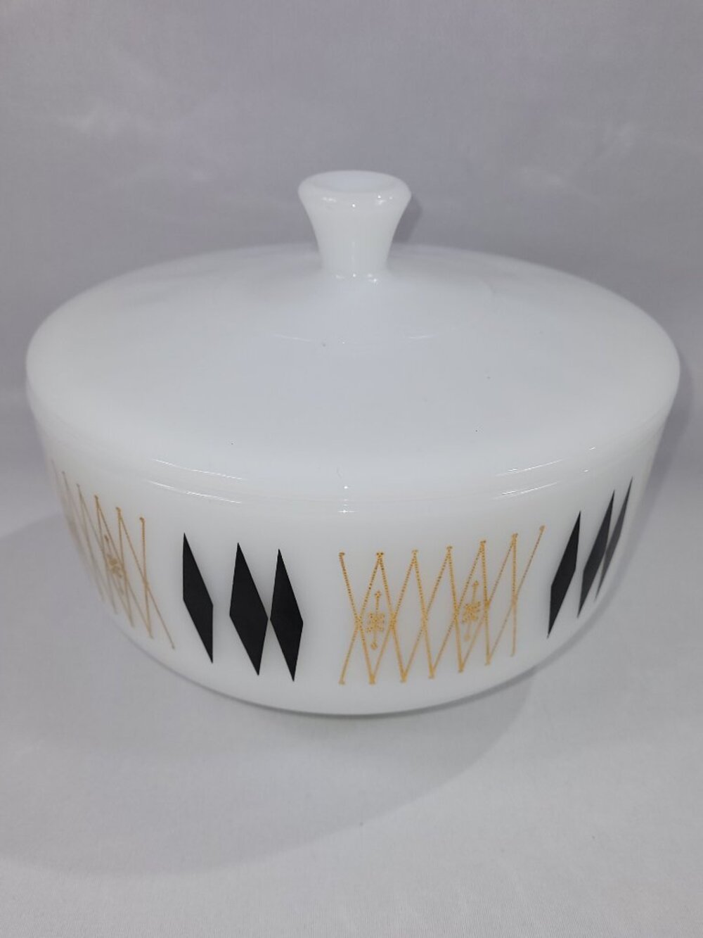 Federal Milk Glass Atomic Harlequin 2.5q Round Vintage 1950s Casserole Dish Lid